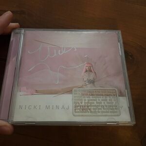 Nicki Minaj  hand signed in sharpie -pink Friday  2 cracks to the case cover